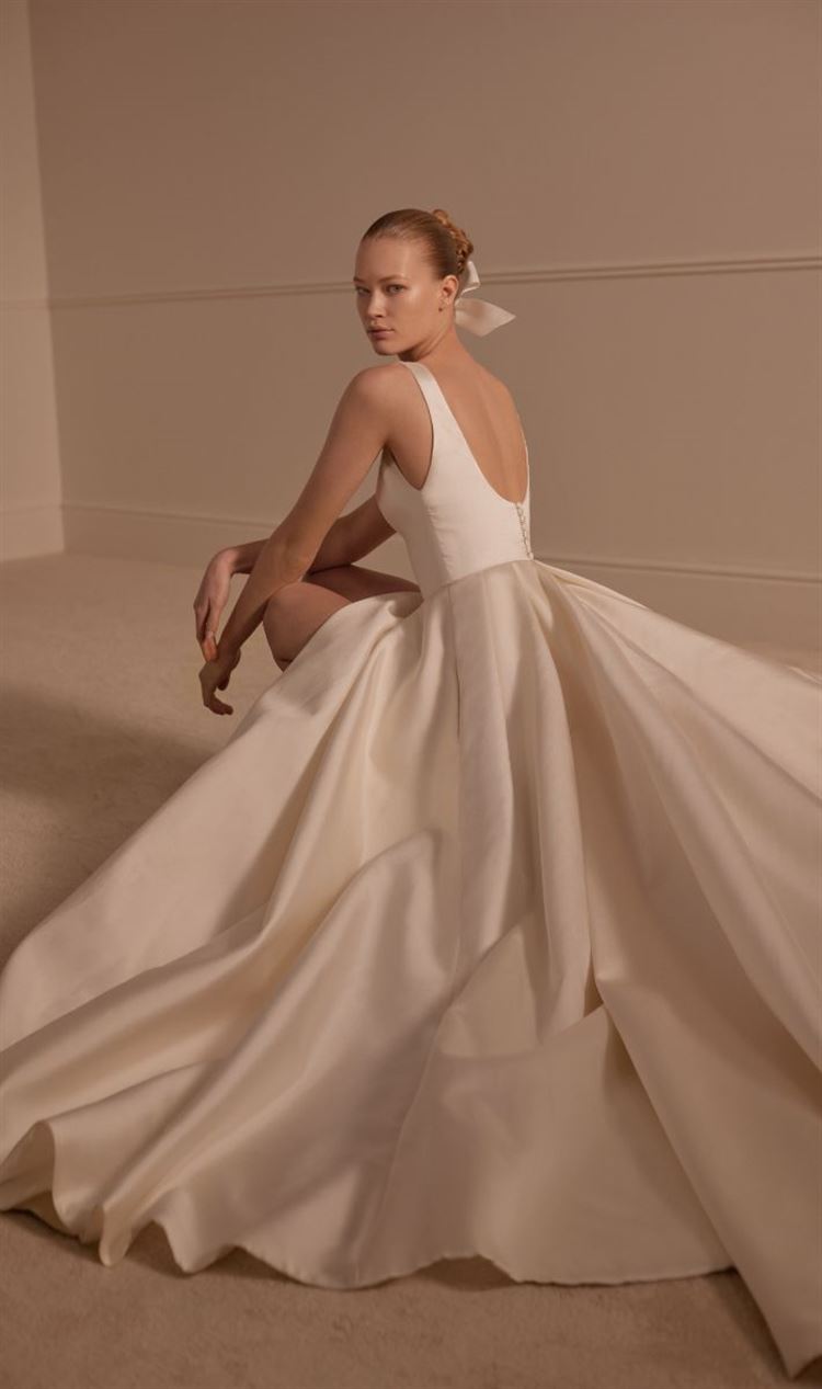 זוהרת בלבן: קולקציית הכלות של ליהי הוד 2025 4