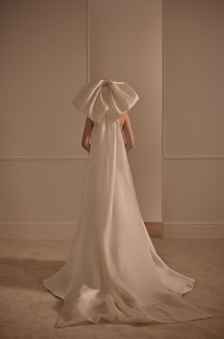 זוהרת בלבן: קולקציית הכלות של ליהי הוד 2025 12