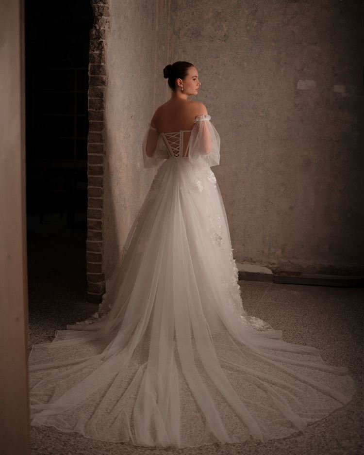 הפרח בגני: קולקציית הכלות של גלית רוביניק 11