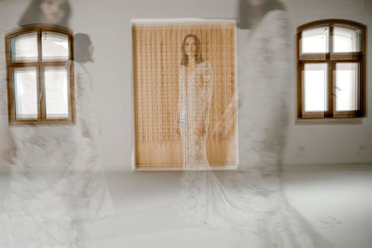 קולקציית הכלות של מירה צבילינגר: השתקפויות 10