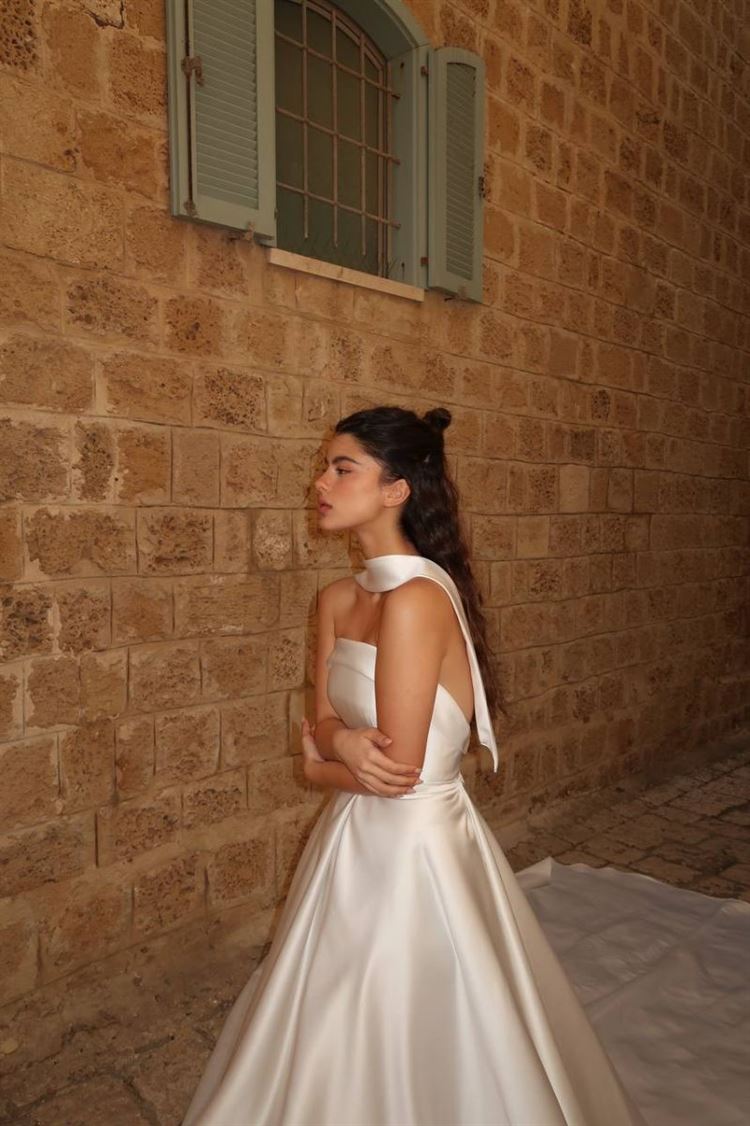 קולקציית 2025 של איילה עזרא: חגיגה של נשיות וקסם 15