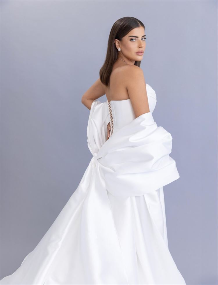 שמלה ראשונה. צילום: עדי אורני