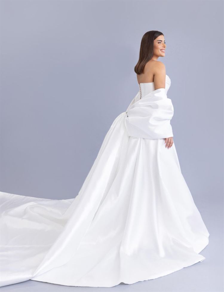 שמלה ראשונה. צילום: עדי אורני