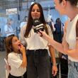 המעצבת ליז מרטינז חוגגת עשור בתצוגה שכוללת את כל השמלות האייקוניות.