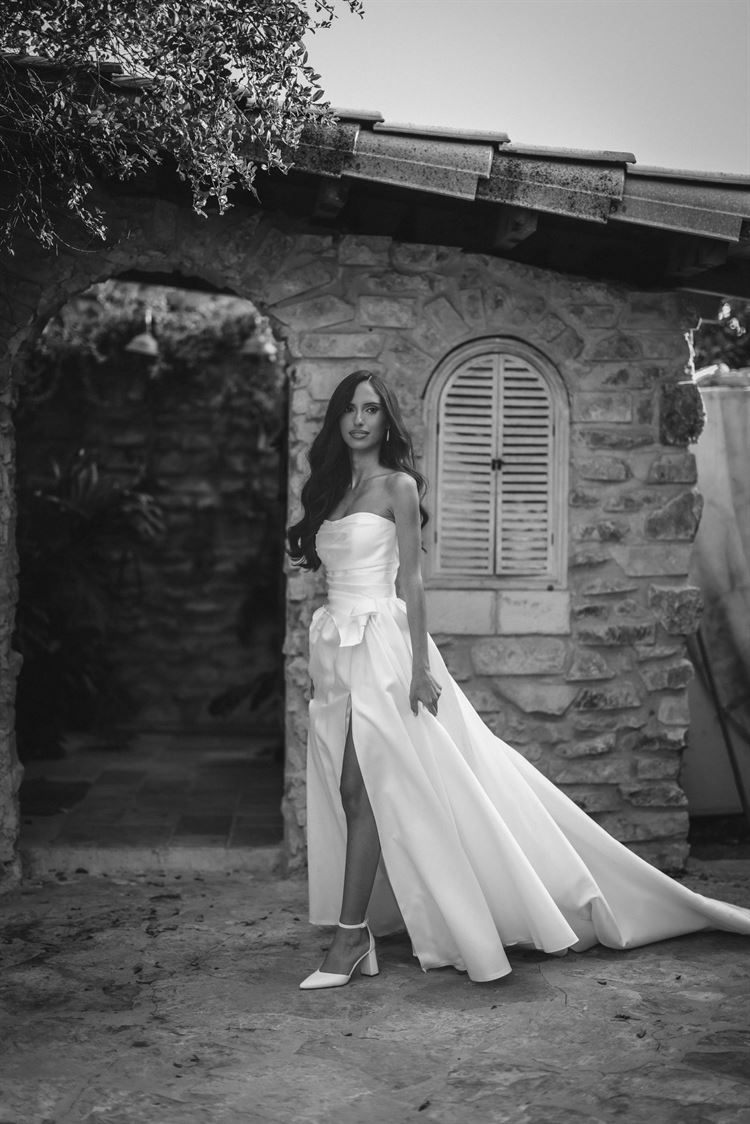  השמלה הראשונה של המעצב אלון ליבנה- צילום: אורי חיון