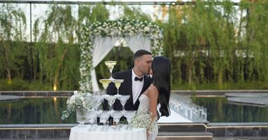 חופה על המים, מיתוג אישי ומסיבה מטורפת: החתונה של גל ואיתי