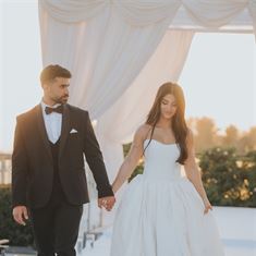 חופה מינימליסטית, שמלת נסיכות ושקיעה אחת במיקונוס - החתונה של עמית ואיתי