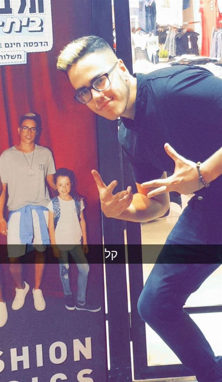 באדיבות הזוג