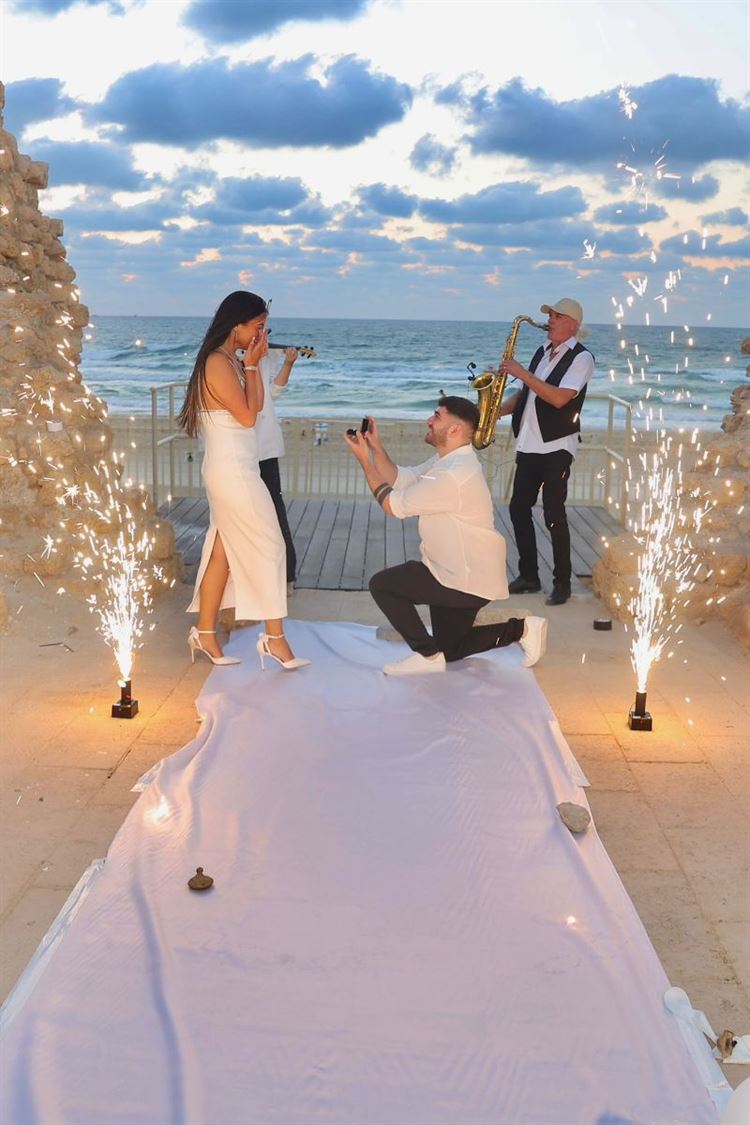 באדיבות הזוג