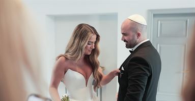 החתונה של לוטם ואדר: סיפור אהבה, הצעה חלומית ושמלת נסיכה