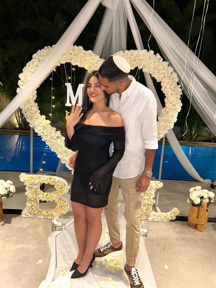 באדיבות הזוג