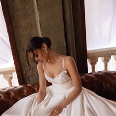 המעצבת ג'ולי וינו משיקה את PURE - קולקציית שמלות הכלה החדשה