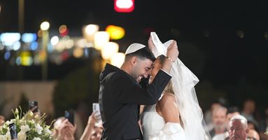 מיתוג מדויק, שמלות של אמא ורגעים של אושר: החתונה של ג'וזל וירין