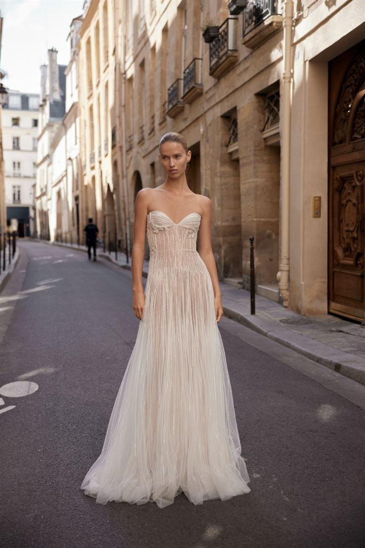 ליז מרטינז: שמלות כלה החל מ- 2,000 ש