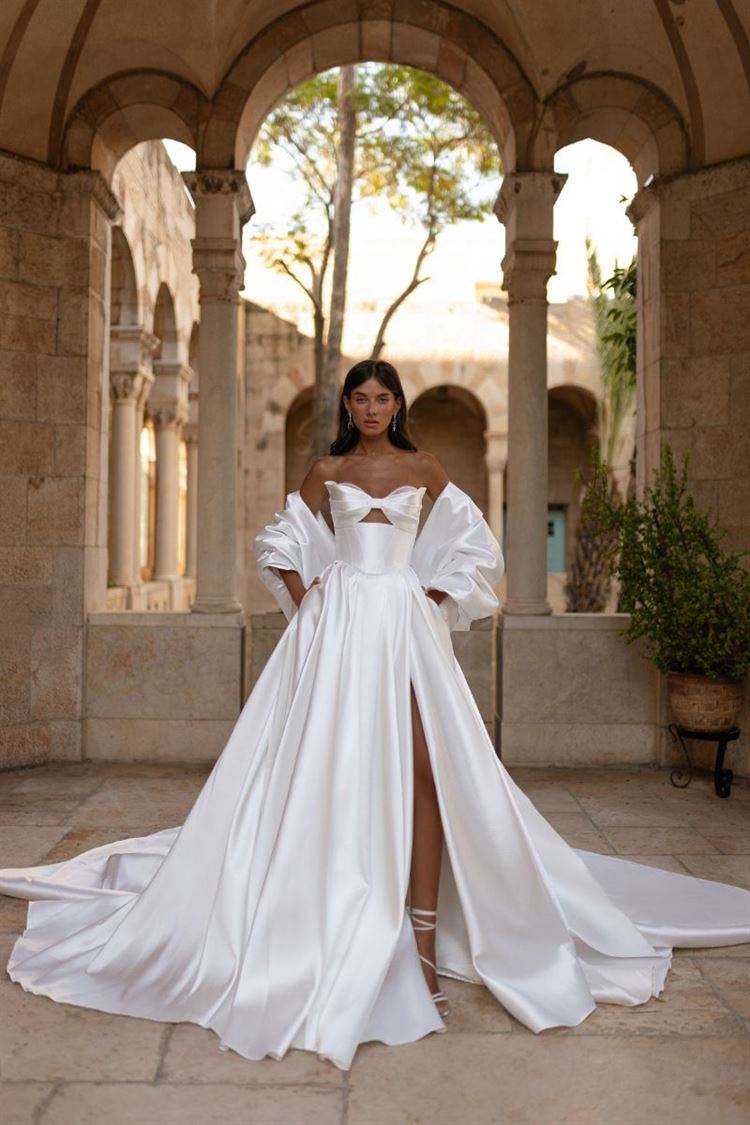 שמלת כלה אחת ב- 2,800 ש