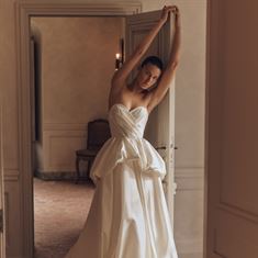 מעצבת שמלות הכלה ליז מרטינז מציגה: 2026 LA MUETTE: רומנטיקה שקטה ובטוחה בעצמה