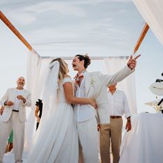 שונית אלמוגים, פיצה מעדנות ואהבה מהקליק הראשון: החתונה של אליי ורון