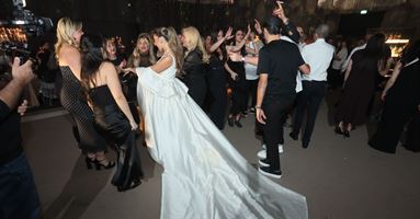 הצעה בגובה 49 קומות ופסטיבל אחד גדול: החתונה של עמית וויקו 