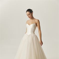 הקולקציה החדשה של מירה צבילינגר ל - 2027 היא כל מה שחלמתן עליו