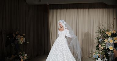 המעצבת ברטה כובשת את שבוע האופנה בניו יורק עם קולקציית 2027 נועזת במיוחד