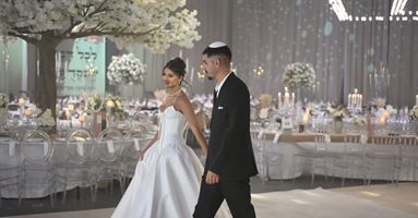 כשהכוס נקנתה שנים לפני - והתאריך כבר היה כתוב מלמעלה