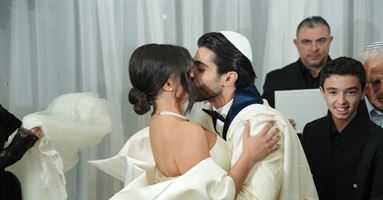 כששני רקדנים גאורגים מתחתנים, אי אפשר לצפות לחתונה רגילה