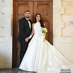 שלוש שמלות, עוגת 4 קומות וכניסה אחת שהטריפה 500 אורחים