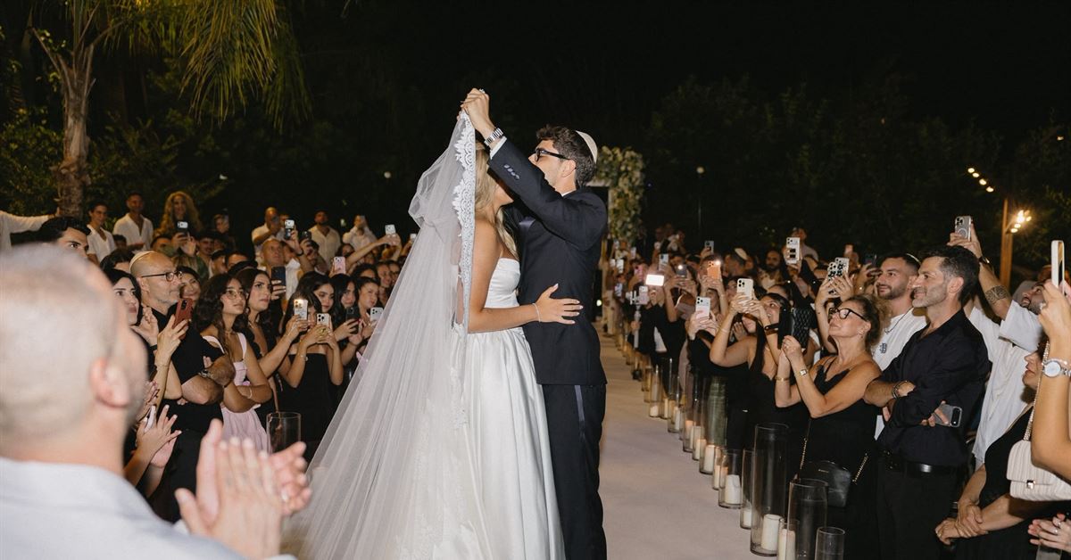 כשההזמנה לחתונה מגיעה עם ליין אפ של דיג’יים, כבר ברור מה הולך לקרות