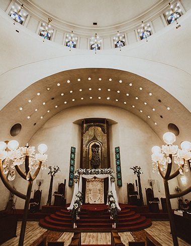 אדם סרור הפקות חתונה בבית כנסת